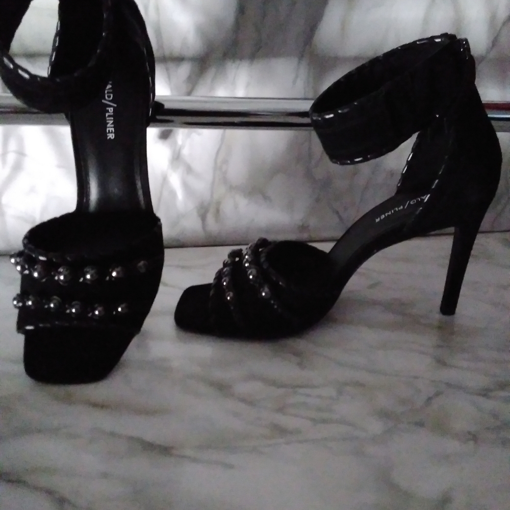 Heels - Picture 7 of 7